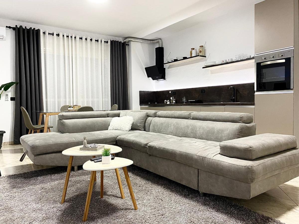 Luxury Apartments In City Center Durrës Exteriör bild